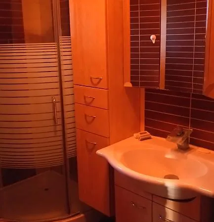 Adam Eva Guest house Torony